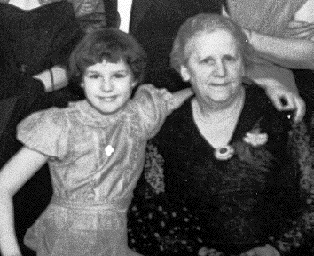 Ulla Thau med sin farmor Christiane Marie