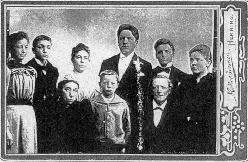 Familien Thau, ca. anno 1895.