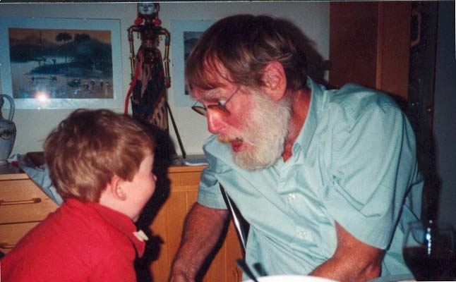 Foto: Farfar skræmmer Synnøve i 2001